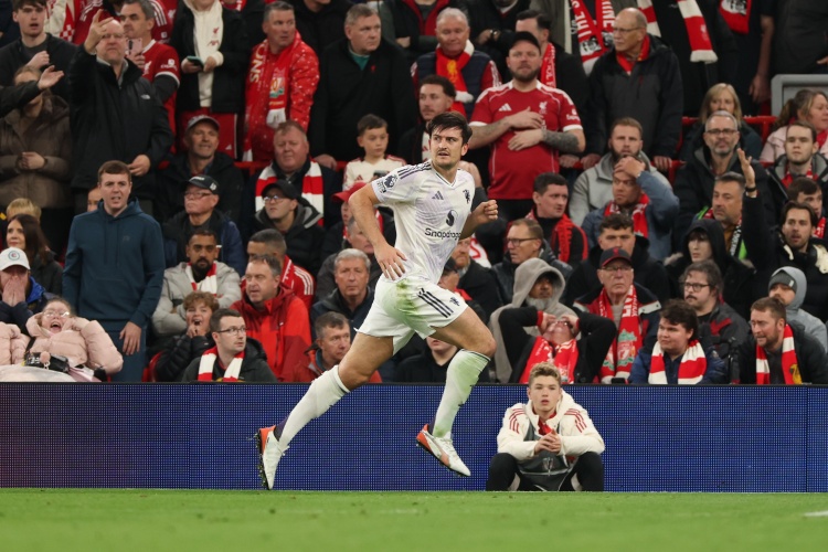 世界杯官方正版入口-太阳报：迈阿密国际和那不勒斯对马奎尔感兴趣，他选择与曼联续约